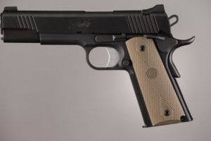 Hogue Rubber Grip Panels Checkered with Diamonds 1911 Government Model Desert Tan 45013 - Hogue